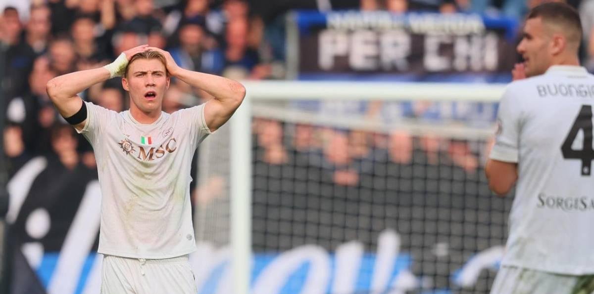 Mujer apuñaló a su marido al confundir insultos al VAR con ofensas personales por duelo de Napoli