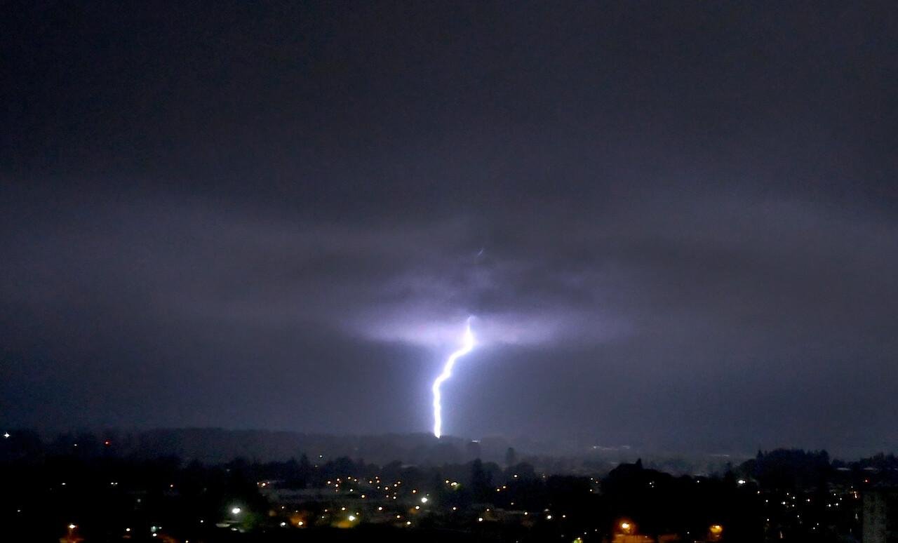 Meteorología emite aviso por probables tormentas eléctricas en el norte del país