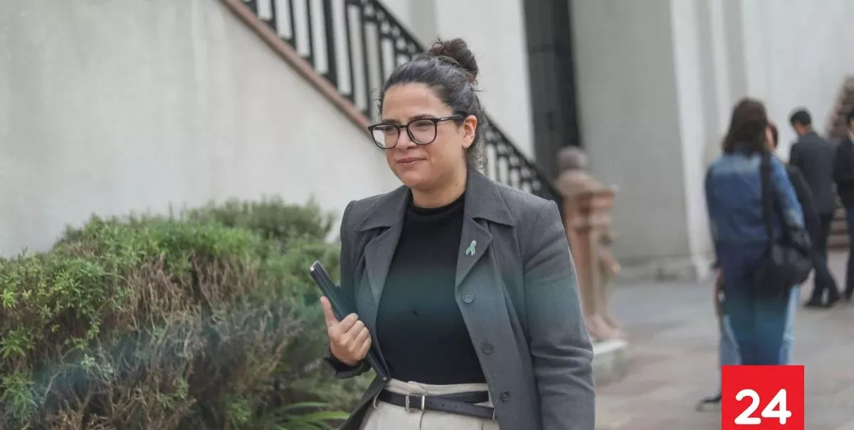 "Está contra la mínima humanidad": exministra Orellana cuestiona proyecto que busca oír latidos antes del aborto