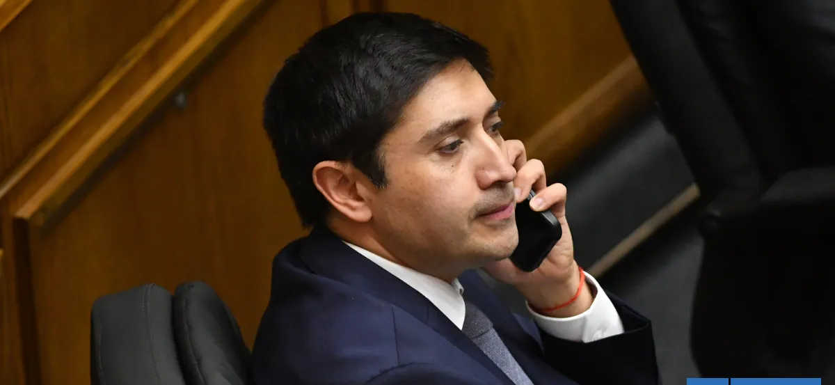 Calisto logra frenar audiencia de desafuero tras reapertura de investigación por fraude al fisco