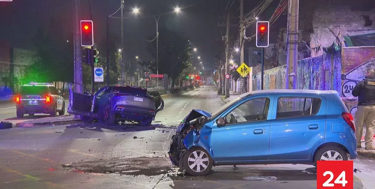 Tres vehículos involucrados en fatal accidente en San Joaquín: seis lesionados y un fallecido
