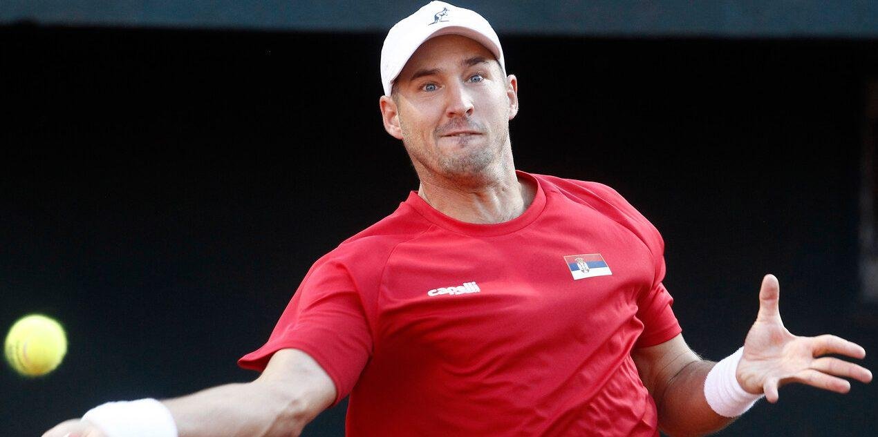 Tenista serbio sufre accidente tras la Copa Davis contra Chile: Sufrió traumatismo en su cabeza