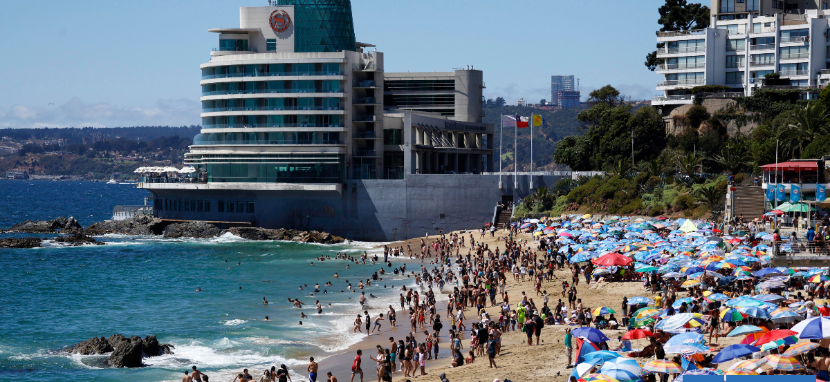Académicos detectan elevadas concentraciones de coliformes fecales en tres playas de Valparaíso