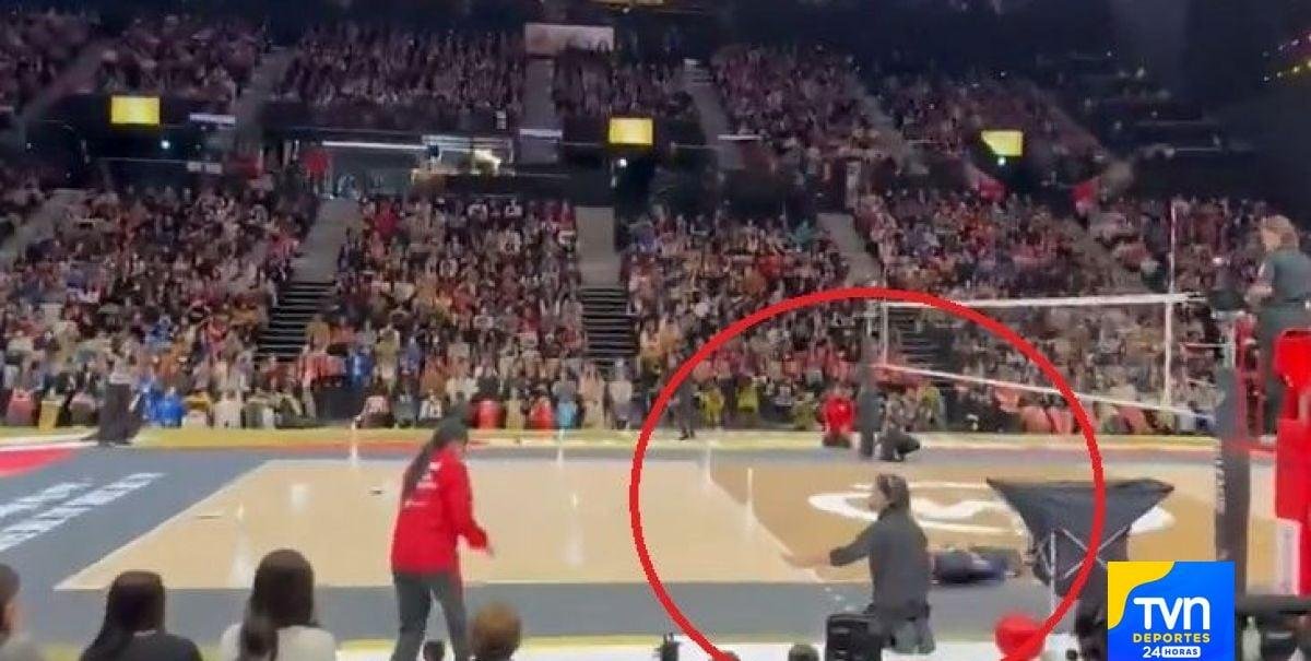 Se lanzó de cabeza para pedir perdón: la insólita disculpa de un voleibolista japonés que se volvió viral