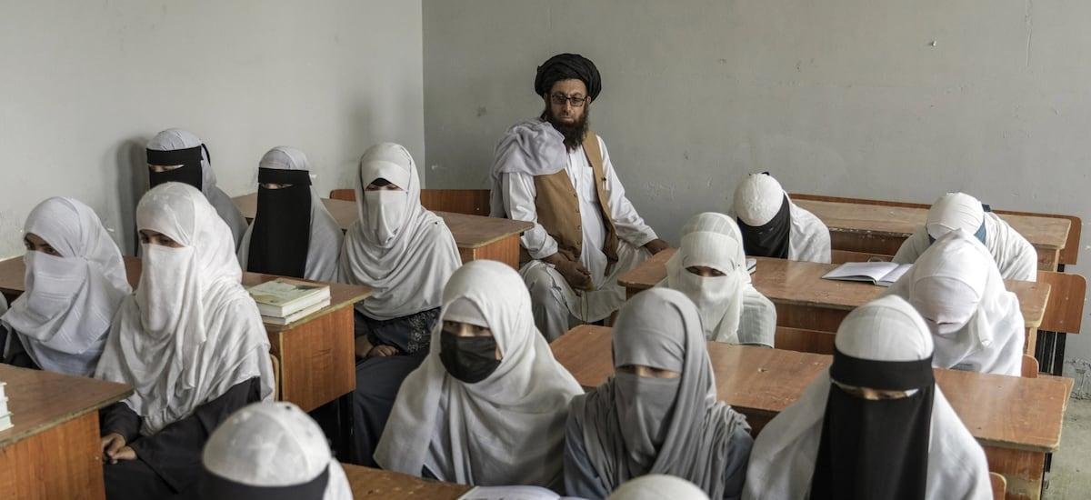 Nuevo código penal de los talibanes en Afganistán legaliza la esclavitud, la violencia y la represión de las mujeres