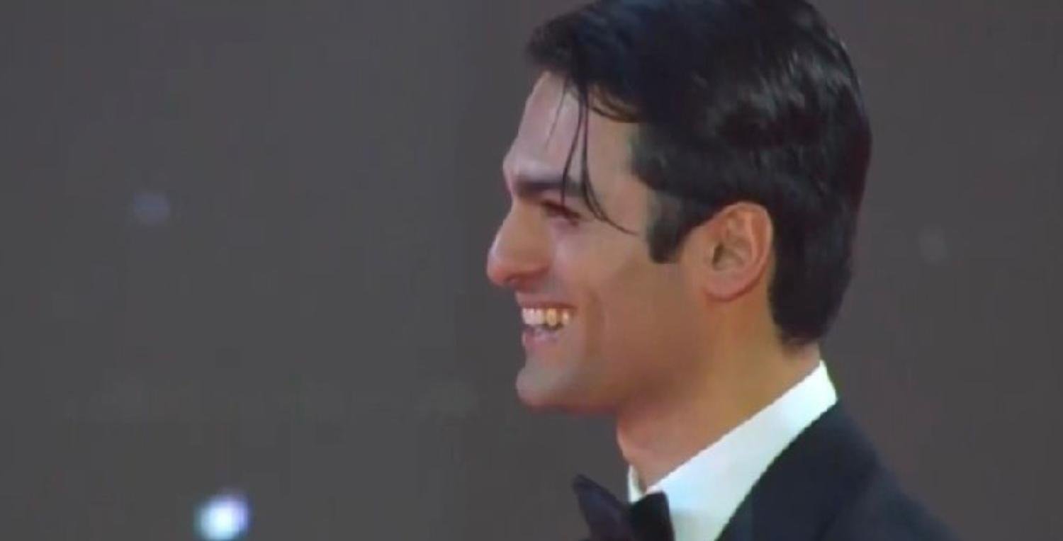 Matteo Bocelli causó furor en la Gala de Viña 2026: Así reaccionaron las redes a su paso por la alfombra roja