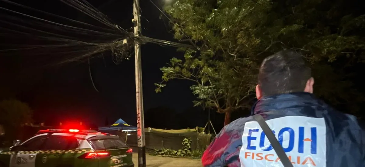 Ataque armado en una cancha de Maipú deja un fallecido y un lesionado en riesgo vital - La Tercera