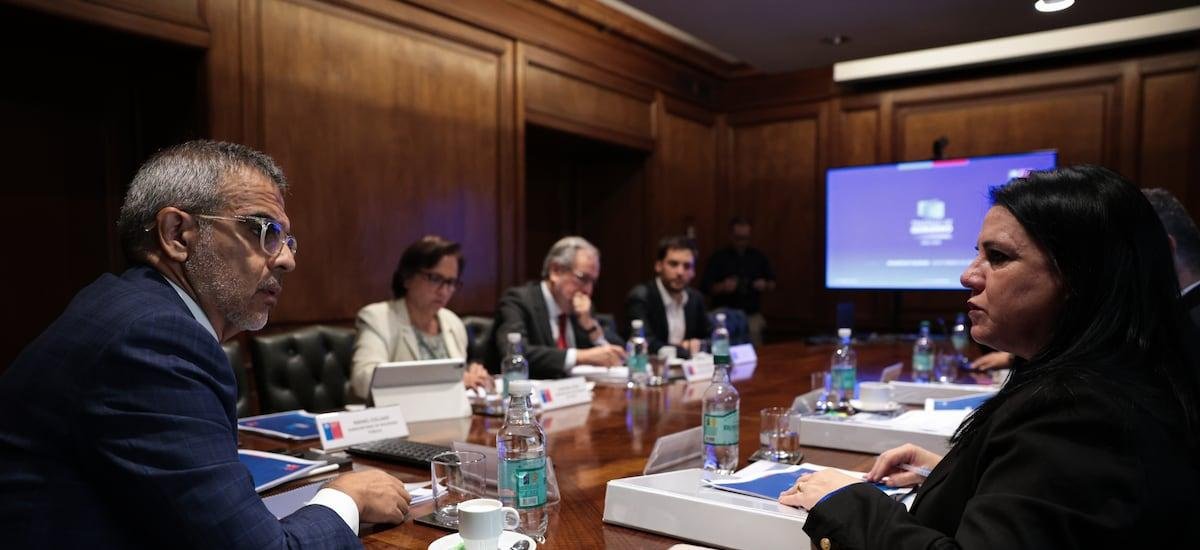 Cordero y Steinert inician traspaso de información en materia de seguridad pública y abordan proyectos de ley pendientes