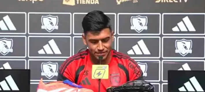 Apenas contuvo el llanto: Mira el emotivo momento que protagonizó Diego Ulloa, jugador de Colo Colo, en conferencia de prensa