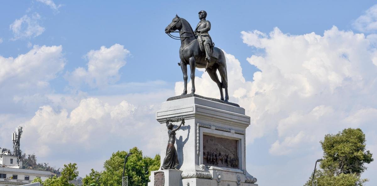 Providencia aprobó el retorno de la estatua de Baquedano a su lugar de origen