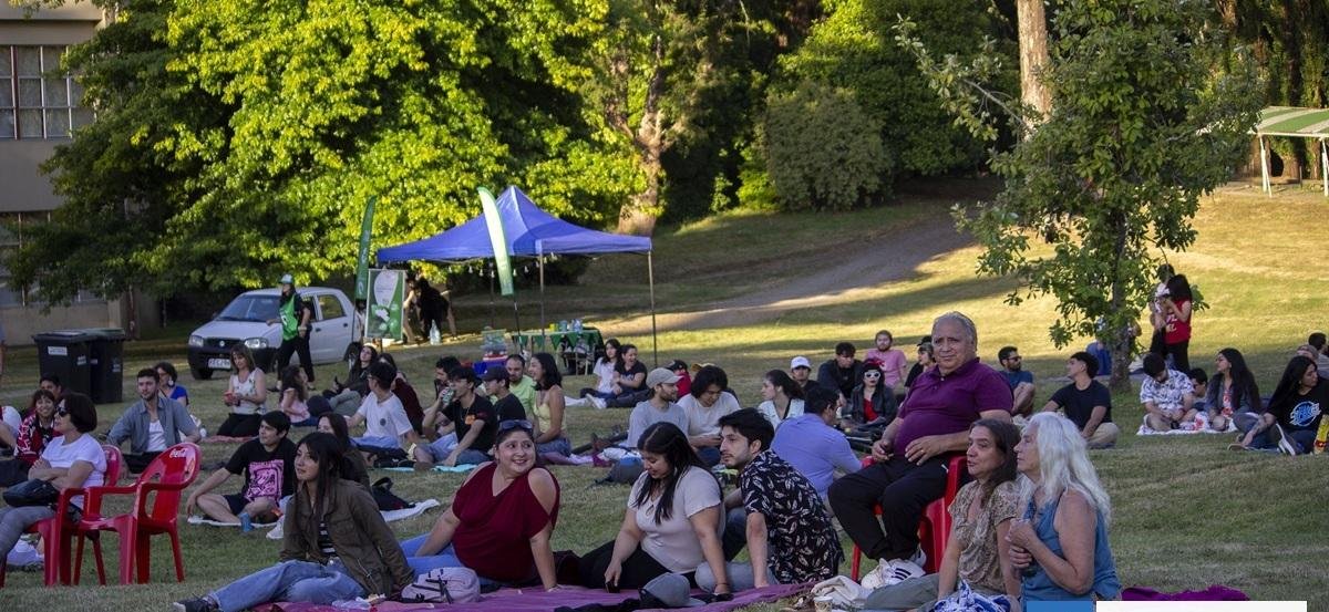 FICValdivia en Verano celebra sus 12 años con películas premiadas, música y poesía regional: es gratis