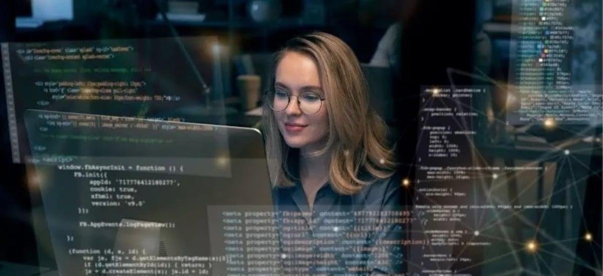 Automatización avanzada y agentes de IA: los cursos gratuitos para profesores y directivos respaldados por el Mineduc - La Tercera