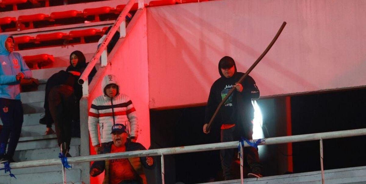 "Ahí comenzó lo más brutal y extraño": La denuncia de abogado chileno que estuvo en la tragedia con Independiente