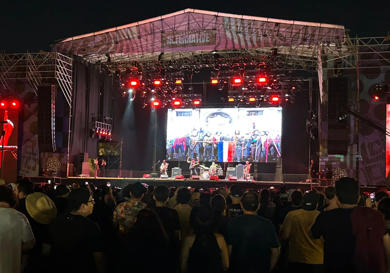 Tom Morello encendió el Alternative Stage con homenaje a Víctor Jara y activismo político