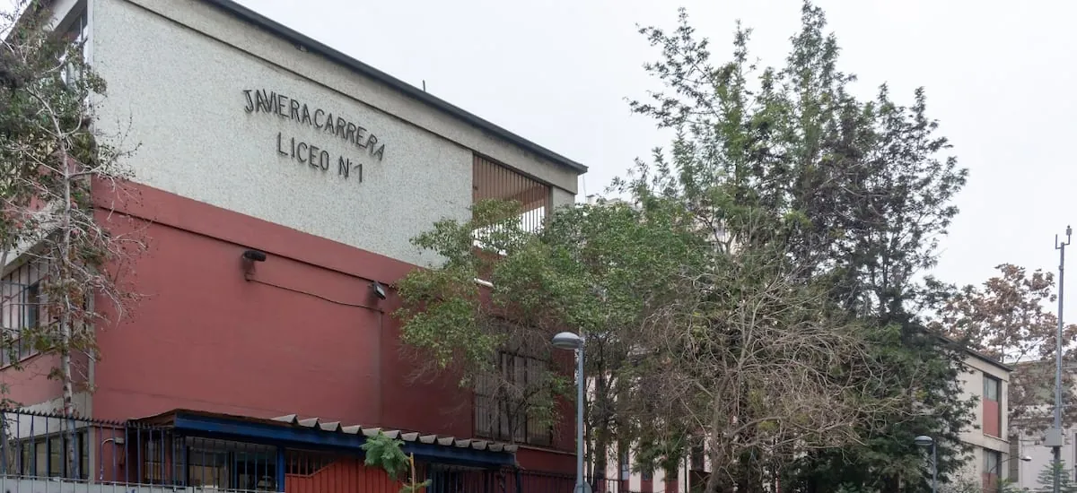 SLEP Santiago Centro presenta querella por retención de directivos y amenazas en Liceo 1 Javiera Carrera