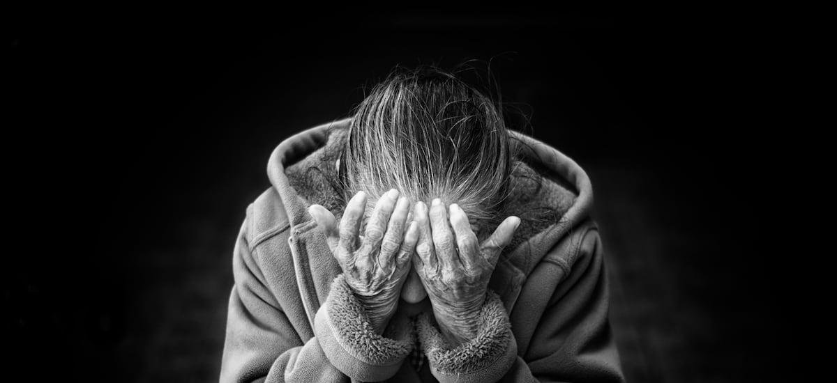 El síntoma gastrointestinal común que está vinculado al Alzheimer, según un estudio