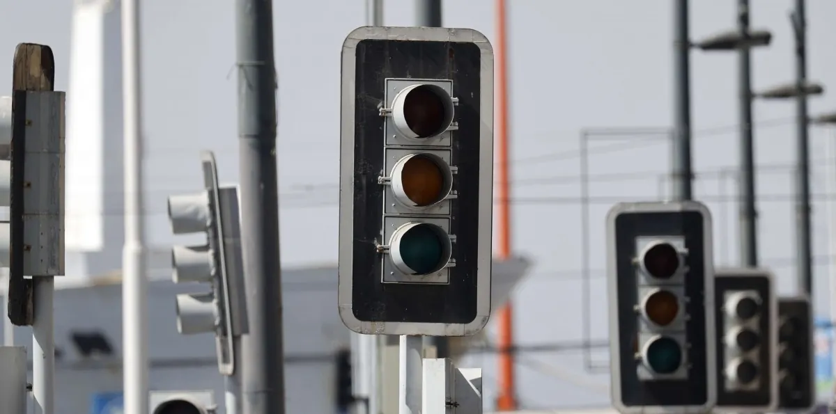 Anuncian cortes de luz en 7 comunas de Santiago este martes: Conoce las zonas que serán afectadas