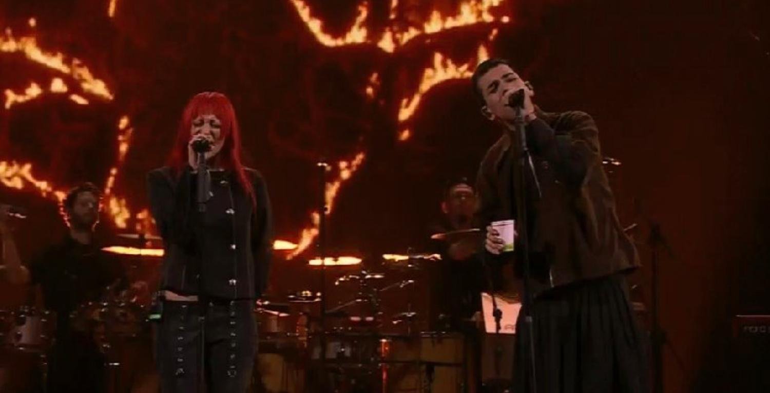 Milo J emociona en Viña 2026 junto a Akriila: El joven argentino y la chilena interpretan “Llora Llora”