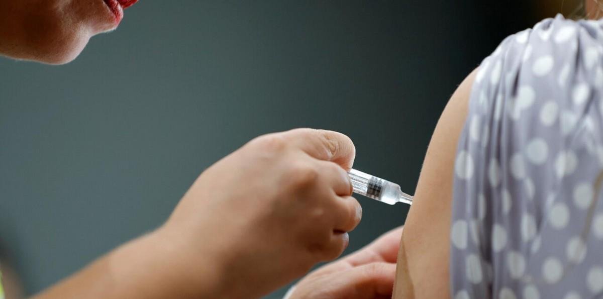 Campaña de vacunación contra influenza parte este domingo: Conoce quiénes deben vacunarse
