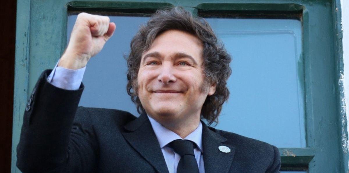 New York Times: Milei está en conversaciones para recibir a deportados desde Estados Unidos