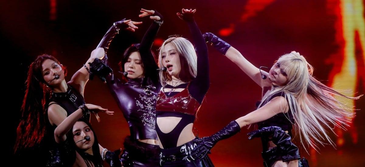 Premios con traductor, despliegue coreográfico y Kidd Voodoo: el debut del k-pop de NMIXX arrasa en Viña