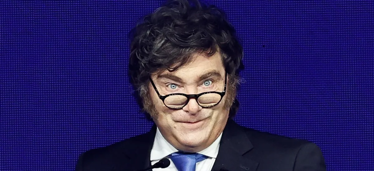 “Aceptan que orine sobre...”: Indignación total entre congresistas chilenos por dichos de Javier Milei en Santiago