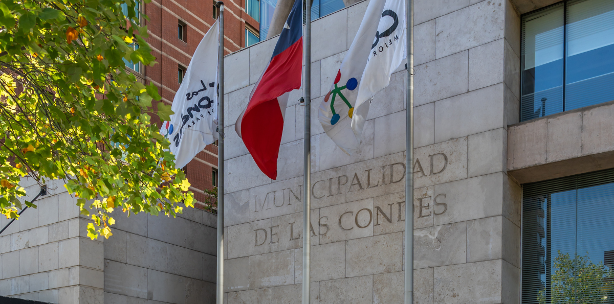 Insólito caso en Las Condes: exfuncionario fue despedido por plagiar informes y ahora el municipio lo indemnizó con $13 millones
