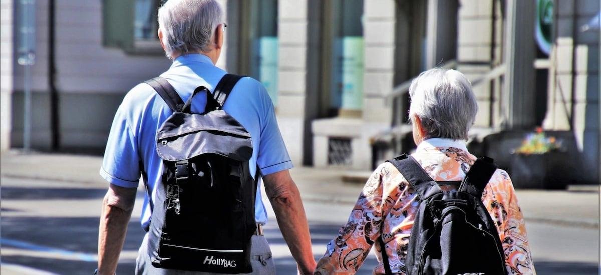 Buenas estancias y evaluaciones favorables: los adultos mayores son los mejores anfitriones de Airbnb en Chile