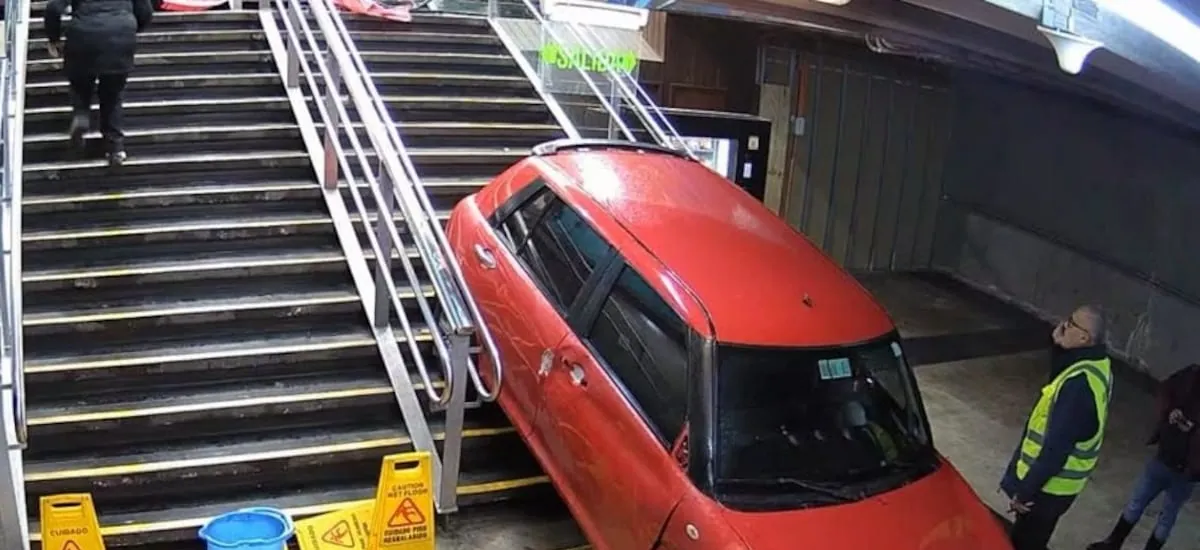 Fatal accidente en Viña del Mar: un vehículo ingresó a estación de Metro tras colisión y dejó a una mujer fallecida