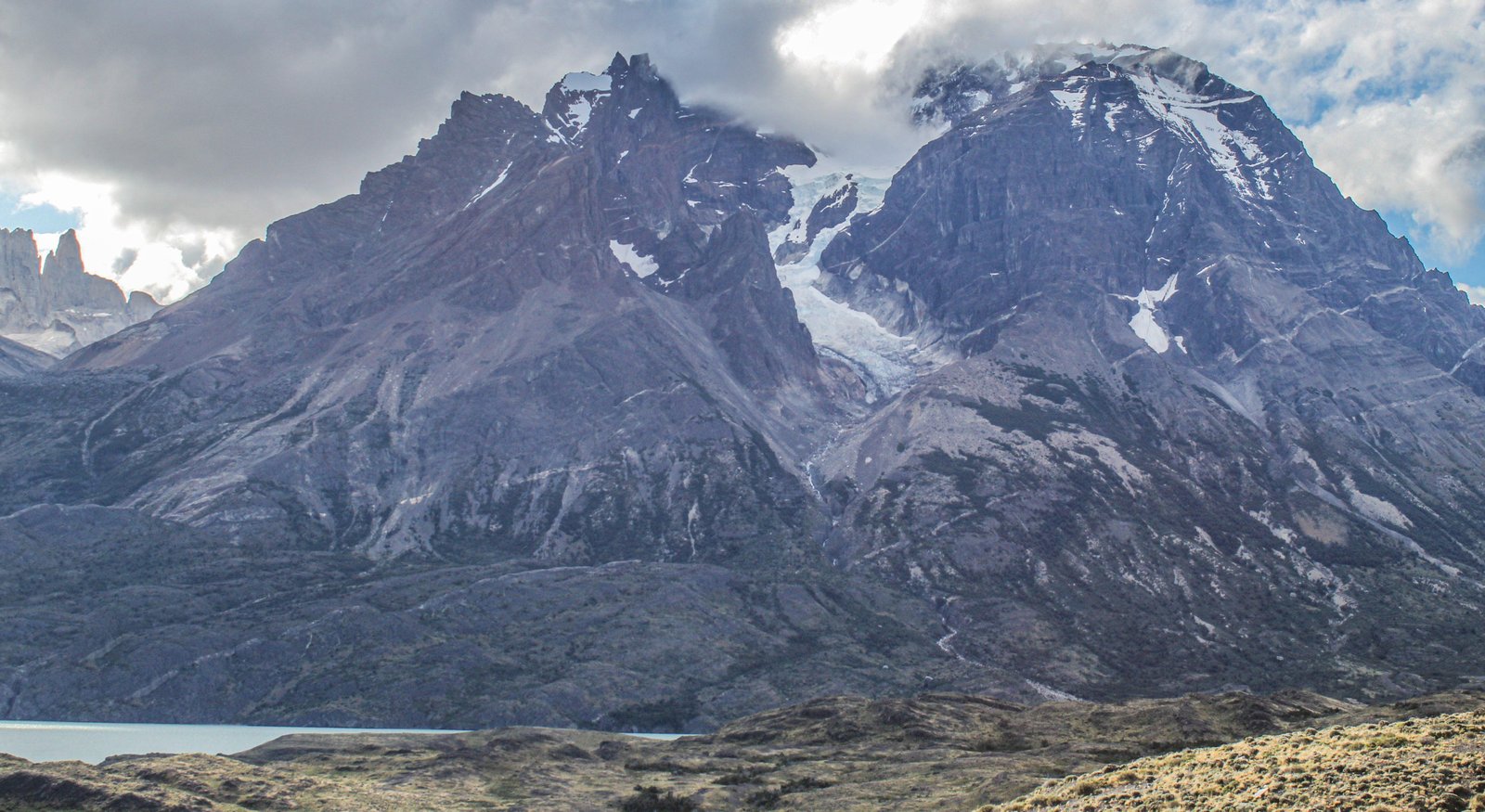 Turista israelí detenido en Torres del Paine deberá pagar $1 millón a Bomberos y no podrá volver a Chile por un año