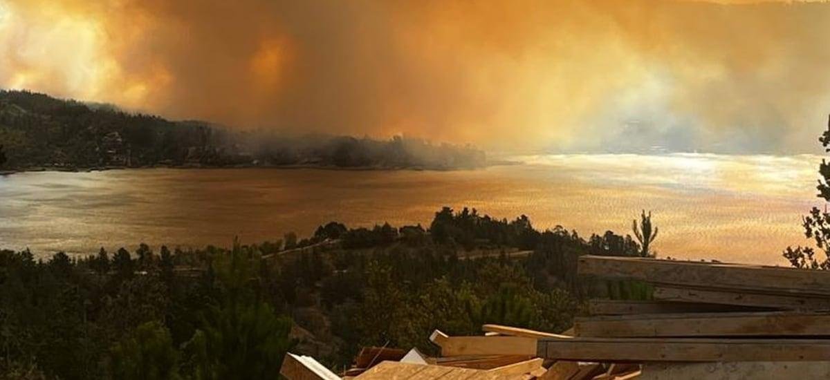 Senapred solicita evacuar sector de Vichuquén por incendio forestal que ha destruido 280 hectáreas