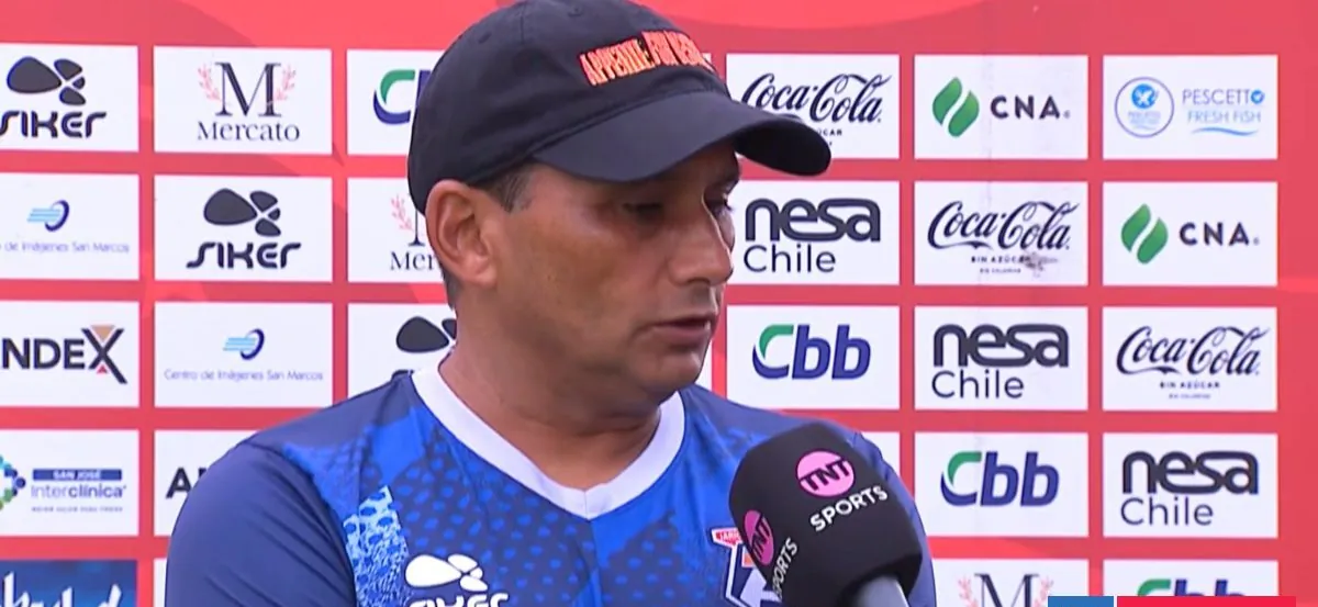 Roja insólita en el fútbol chileno: expulsaron a entrenador por sus dichos a la transmisión oficial
