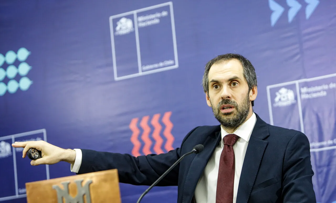 Polémica por caja fiscal: Nicolás Grau contradice dichos de ministro Quiroz y asegura que “último dato es de US$1.406 millones”