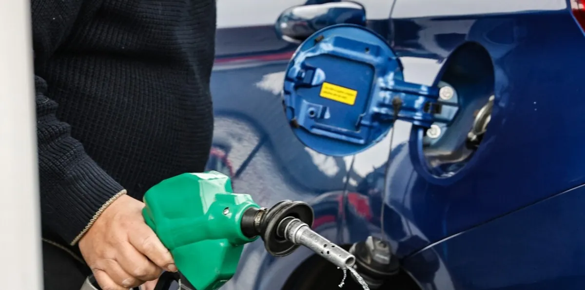 Proyectan nueva alza de combustibles: ¿Cuánto subiría la bencina y el diésel la próxima semana?