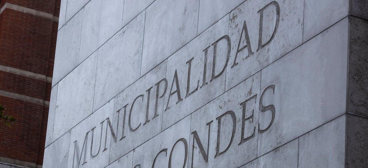 Luz roja en Las Condes: el crítico informe de semaforización con 100 puntos considerados de “riesgo vital”