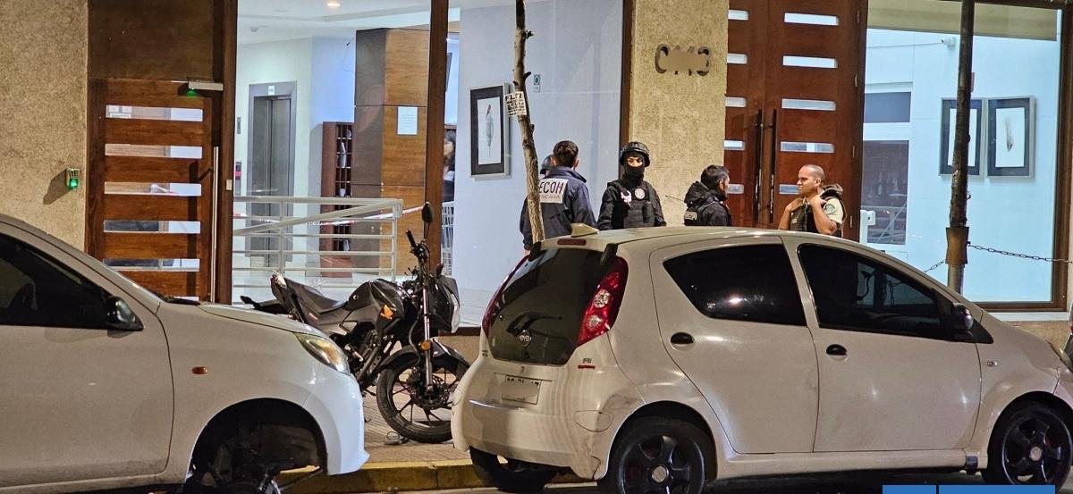 Asesinan a venezolano tras sufrir balacera mientras reparaba un auto en Estación Central