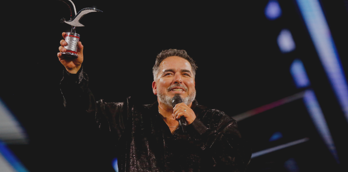 Apelando a la nostalgia y al humor musical: Rodrigo Villegas domó al Monstruo en Viña 2026