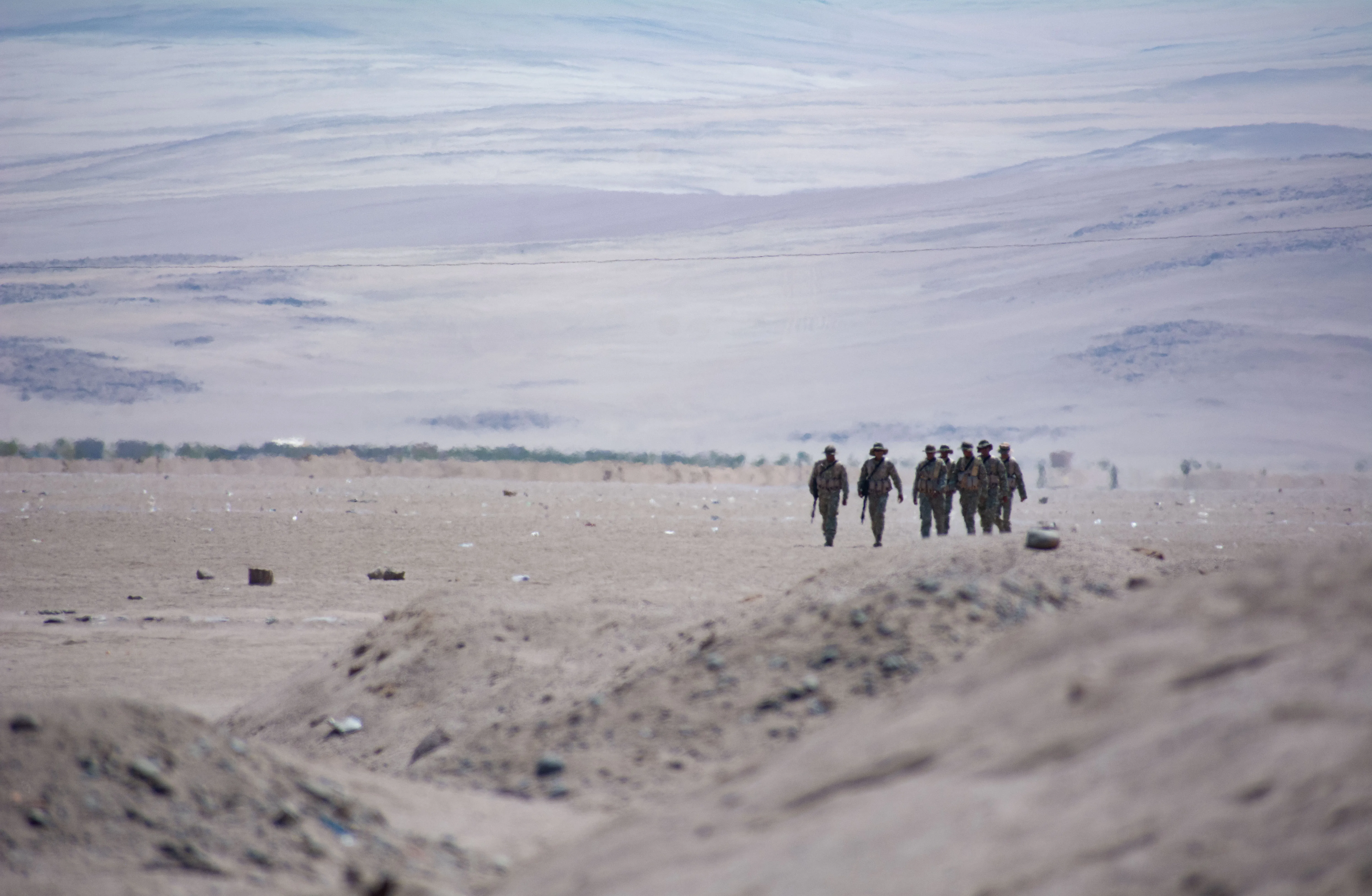 El canciller de Perú advierte que el país no puede recibir más migrantes y aborda medidas migratorias anunciadas por Kast