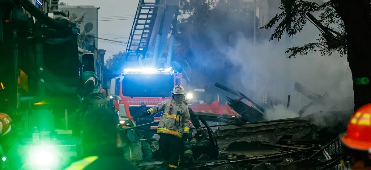 Decretan prisión preventiva a imputado por incendio en edificio del centro de Santiago