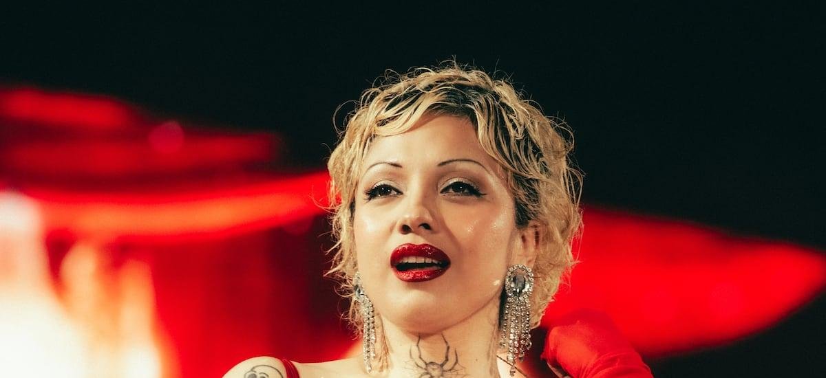 Cuando Mon Laferte era Norma: la difícil infancia de la estrella del Festival en las calles viñamarinas