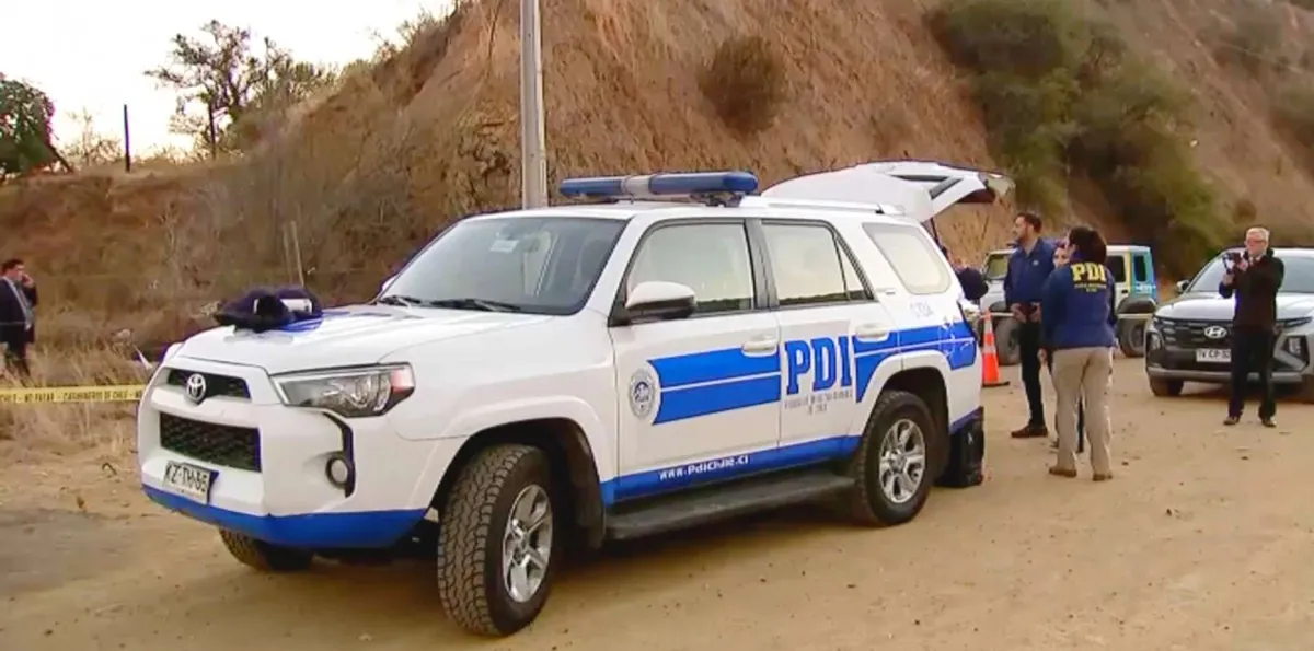 Estaba maniatado y tenía impactos de bala: Investigan hallazgo de cuerpo junto a la Ruta 68 en Curacaví