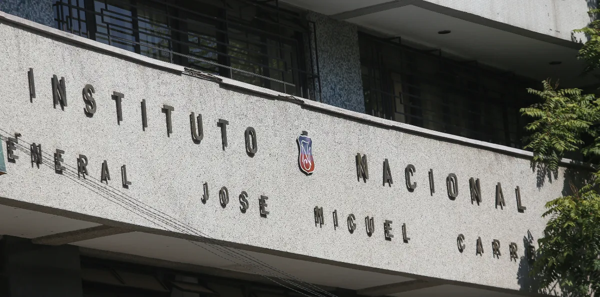 Amenaza de tiroteo obliga al Instituto Nacional a dar clases online y Desbordes anuncia acciones legales con emplazamiento al SLEP
