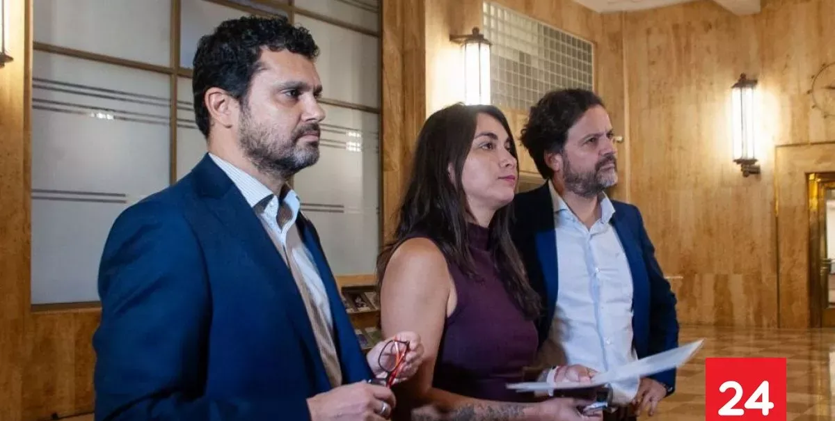 Bancada del Frente Amplio recurre a Contraloría y ministerios por eventuales conflictos de interés del ministro Quiroz