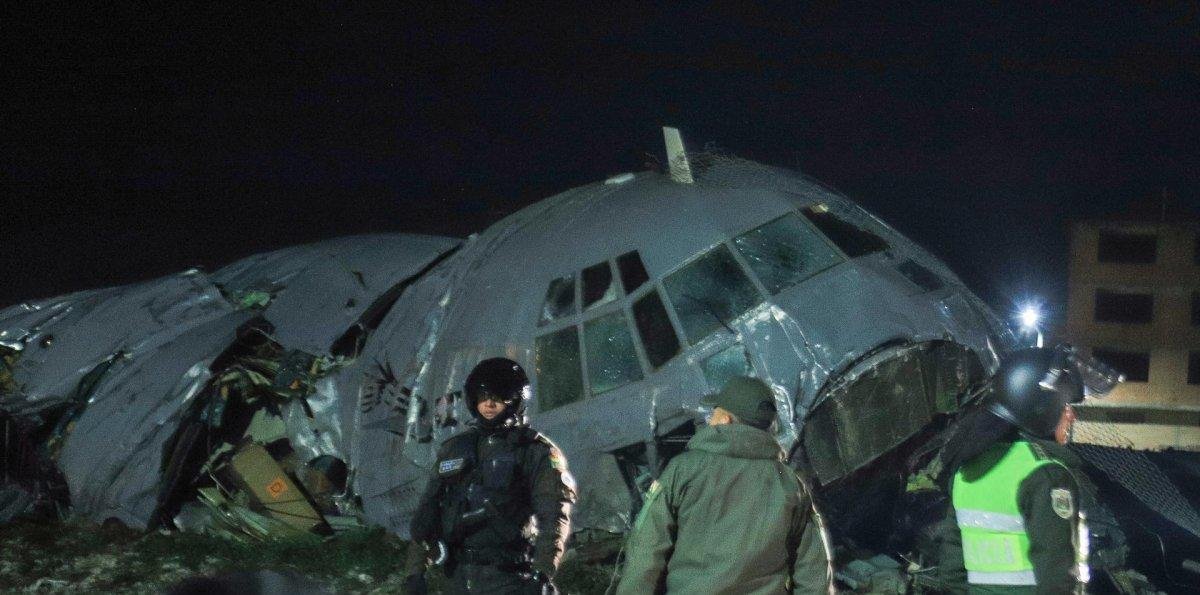 Bolivia: A prisión 19 personas por robar billetes tras accidente aéreo que dejó 24 muertos