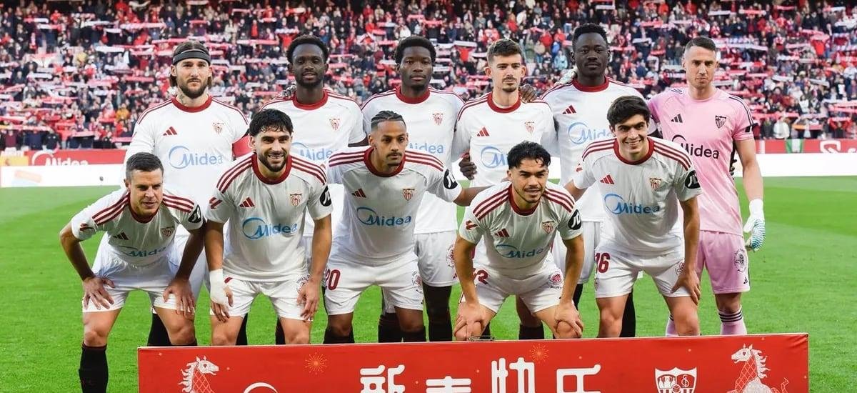 “Esta liga se le está haciendo grande”: Gabriel Suazo se vuelve a llenar de críticas tras nuevo empate del Sevilla