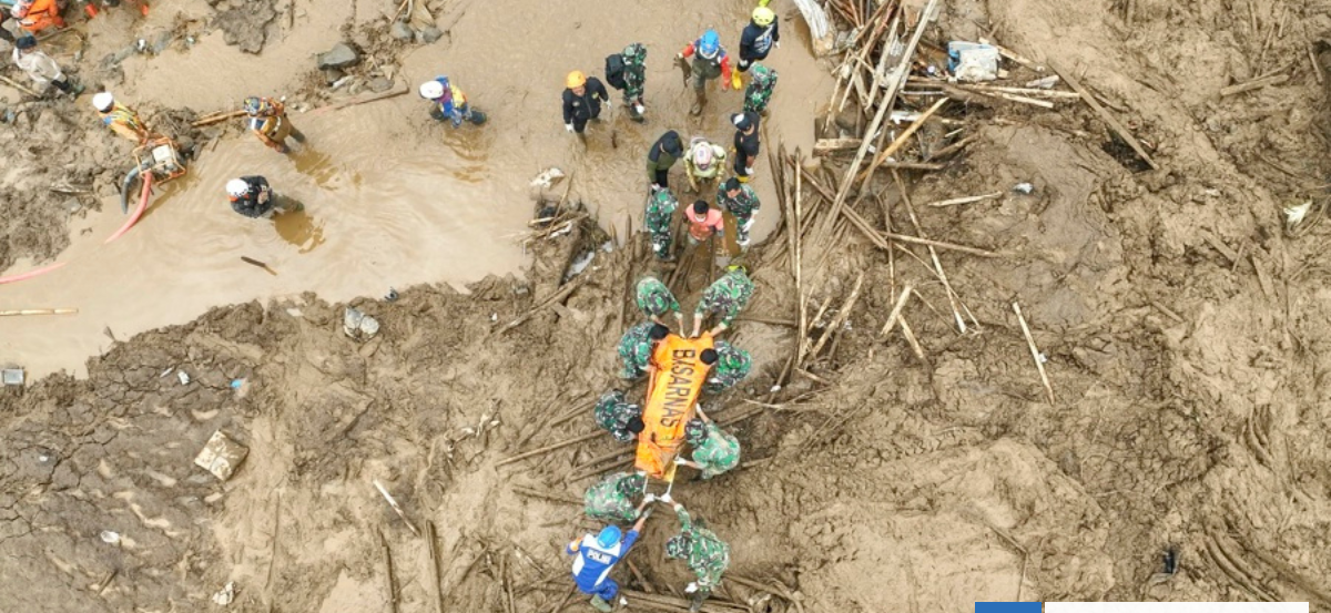 Al menos 49 personas fallecidas a una semana del deslizamiento de tierra en Indonesia