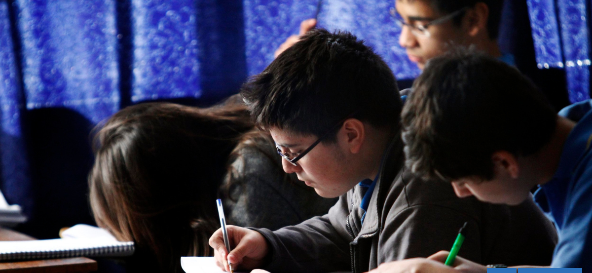 Cinco bonos y beneficios que pueden recibir estudiantes de enseñanza básica y media este 2026