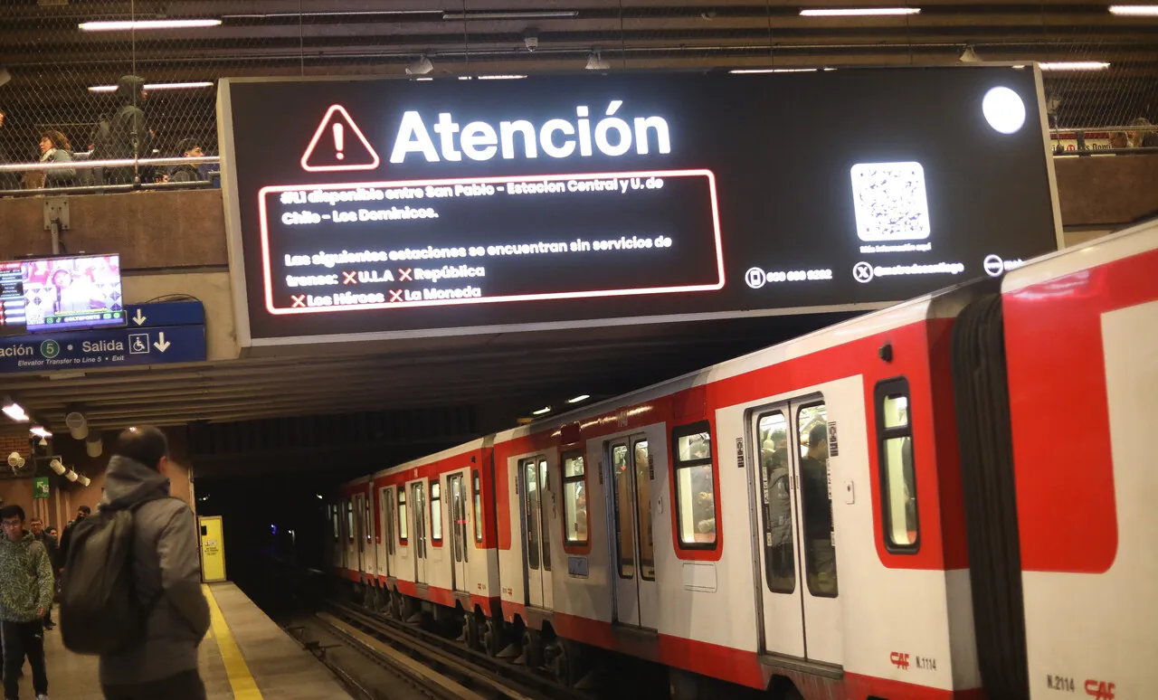 Metro informa retrasos en servicio de la Línea 1 por persona en la vía