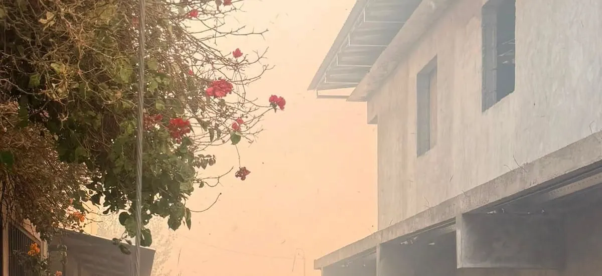 Llaman a evacuar población en Arturo Prat con O’Higgins en Camiña, región de Tarapacá, por incendio forestal