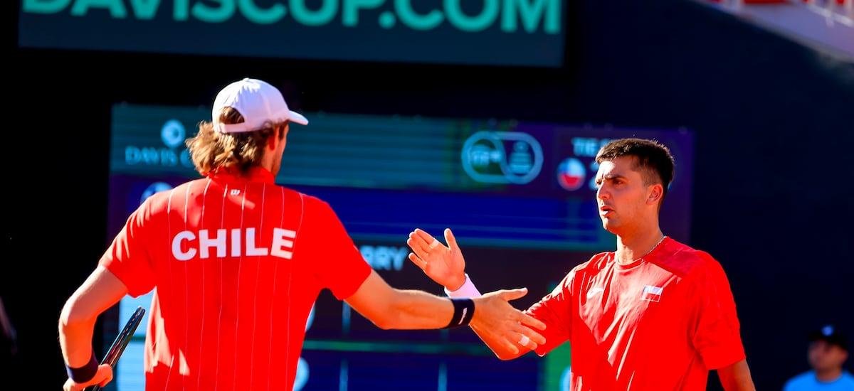 Que venga Alcaraz: Tomás Barrios y Nicolás Jarry tumban a los hermanos Sabanov y Chile jugará con España en Copa Davis